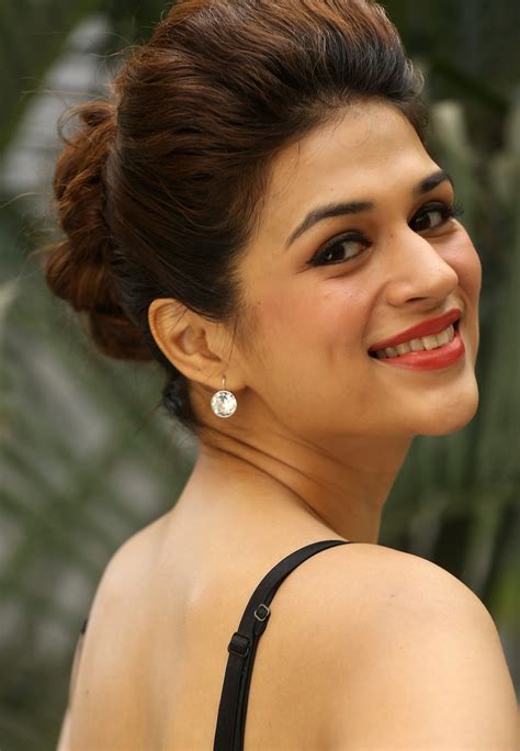 actress shraddha das cute smile face closeup stills