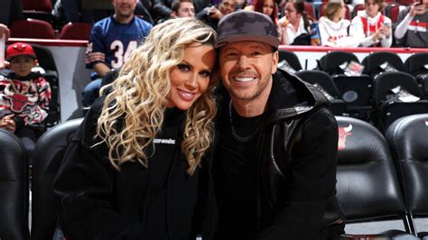 Fox News Jenny Mccarthys Husband Donnie Wahlberg Fainted Over Her Stripped Down Photo Shoot