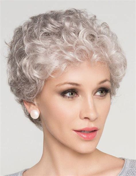 14 Great Short Haircuts For Gray Hair That Are Cute