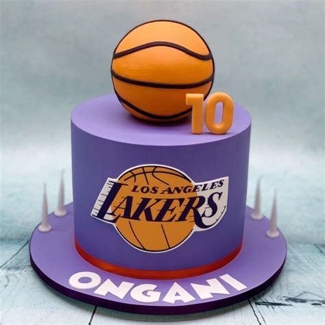 Lakers Cakes For La Fans Basketball Birthday Cake Basketball Cake Soccer Birthday Cakes