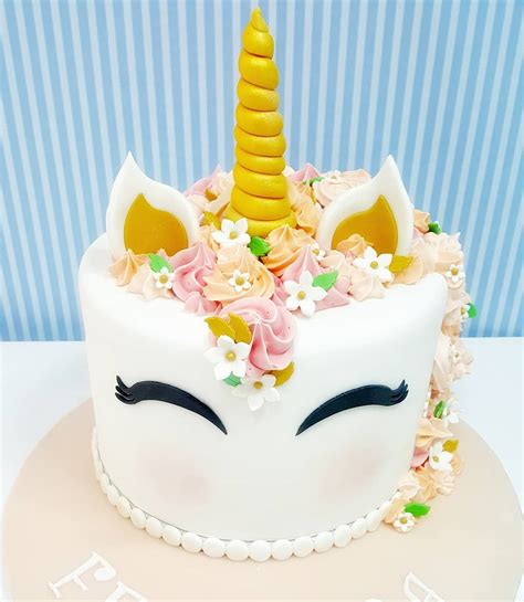 Why don't you get busy making one of these awesome unicorn inspired cakes for that special unicorn lover in your life. +15 Best Unicorn Cake & Party Decor Ideas - Partymazing