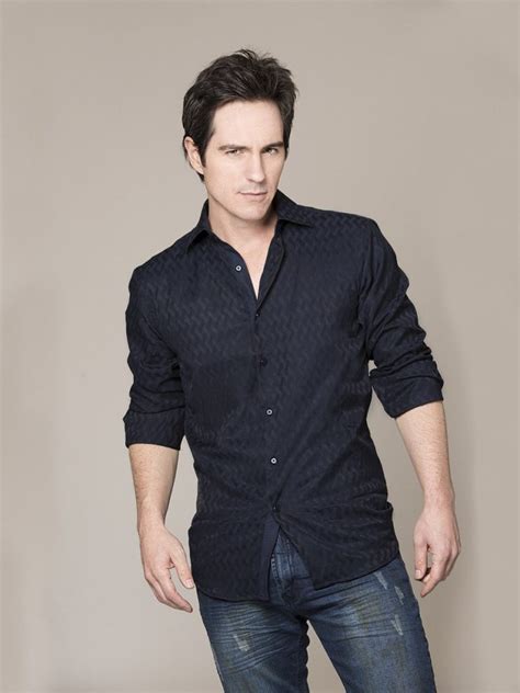 Da wikipédia, a enciclopédia livre. Mauricio Ochmann lanza línea de ropa