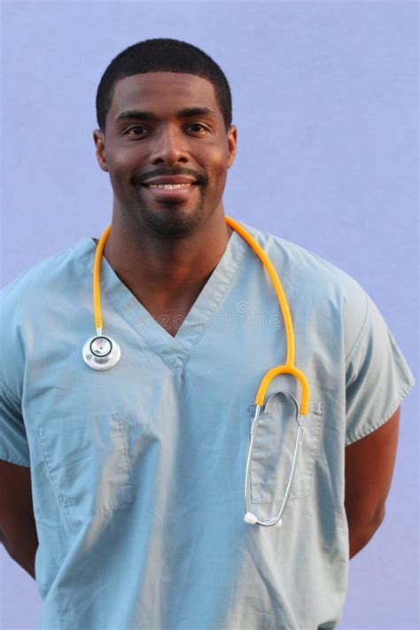 Hombre Negro Afroamericano Del Doctor En Fondo Azul Imagen De Archivo