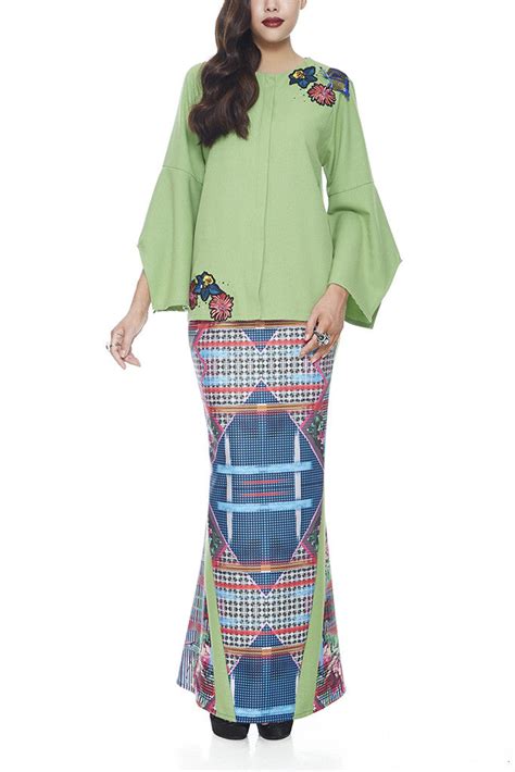 Green Serai Modern Glittery Fabric Baju Kurung With Colourful Butter