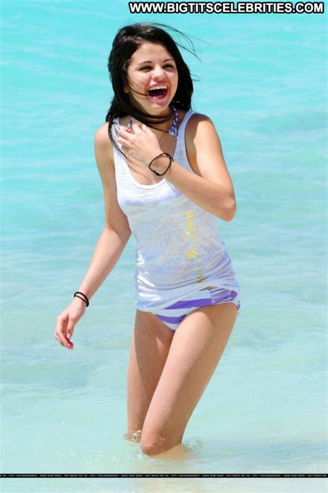 Selena Gomez Paparazzi Babe Beautiful Celebrity Bikini Posing Hot