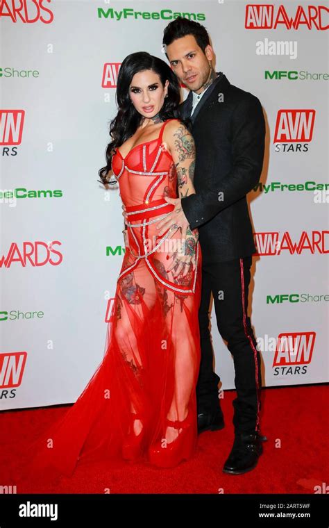 joanna angel and small hands attend the 2020 adult video news avn awards at the joint inside
