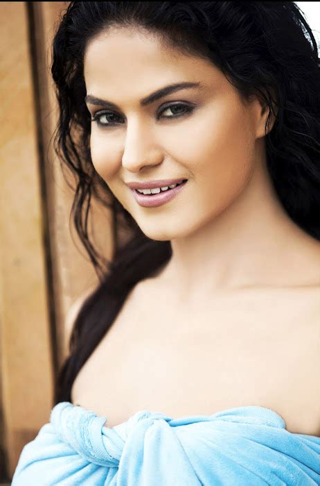 Veena Malik Towel Hot Photos ~ Celebrity Wallpapers Pictures Images