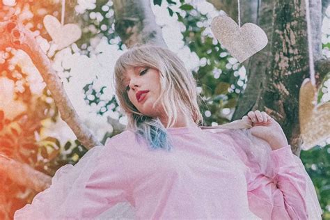 Taylor Swifts ‘lover Is Certified Platinum Mellow 947