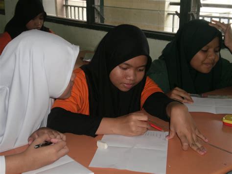 1.memperkasakan bahasa ibunda dalam kalangan pelajar. Panitia Bahasa Melayu: Aktiviti Kelab Bahasa Melayu