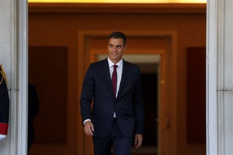 Presidente del gobierno de #españa. Las hijas de Pedro Sánchez le dan cariño en una semana ...