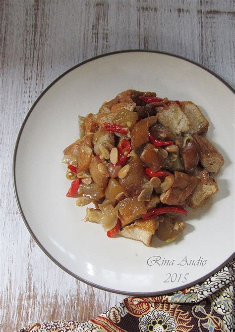 Resep kikil cabe ijo 2sdm cabe merah 100 gr cabe hijau 4 siung bawang putih 6 siung bawang merah petai sesuai selera 250 gr. Tahu Kikil Masak Tauco - DapurManis