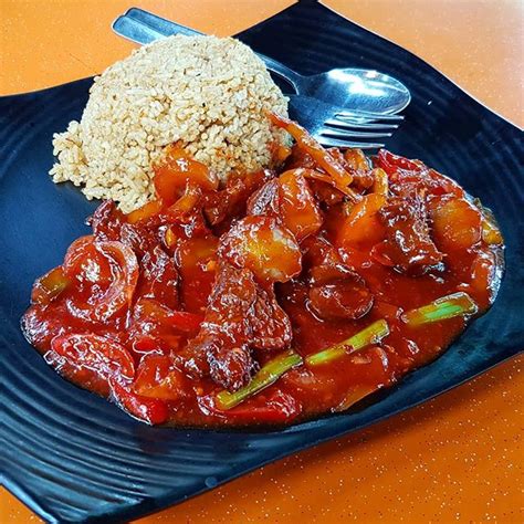 Masukkan daging ayam dan ikan asin, aduk sdt terasi goreng 1 sdt garam pelengkap: Nasi Goreng Daging Merah ($7.90) by Hungry Girl