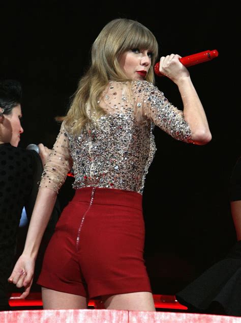 Good Girl Gone Bad The Raunchy Poses Of Taylor Swift Mirror Online