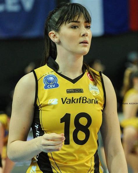 7 temmuz 1999, i̇stanbul), vakıfbank sk ve türkiye a millî takımının voleybolcusu. Si Cantik Zehra Gunes, Atlet Voli dengan Senyum yang Membius | wow