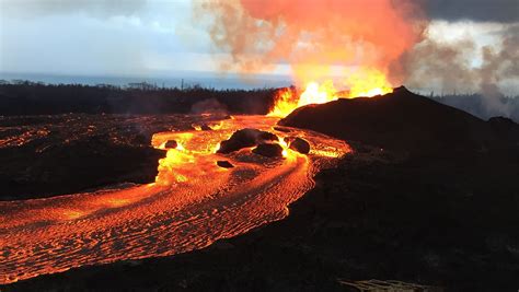 Hawaii Volcano Destroying Everything #HawaiiVolcanoesNationalPark # width=