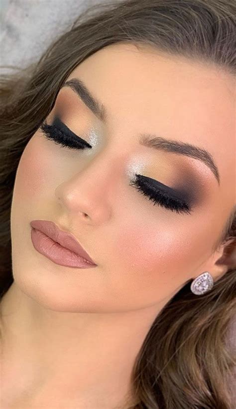 beautiful makeup ideas that are absolutely worth copying neutral smokey makeup look in 2021