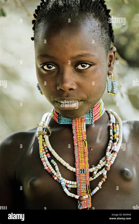 mädchen vom stamm benna omo tal süd Äthiopien afrika stockfotografie alamy