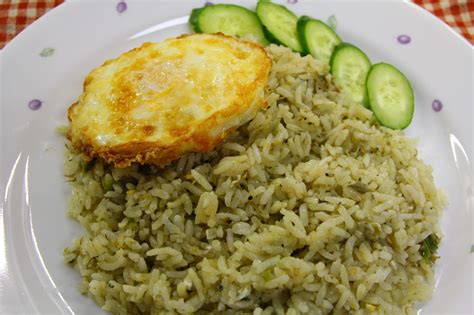 Tumis bumbu halus hingga harum. Travelog Bumi Jepun: Resepi: Nasi goreng kampung