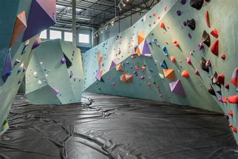 Worlds Largest Bouldering Gym Opens In Texas
