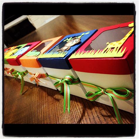 Cricut - Cupcakes boxes | Cricut crafts, Cricut cuttlebug, Cricut projects vinyl