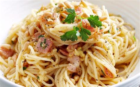 Traditional Italian Spaghetti Carbonara With A Creamy Twist Glotimetv