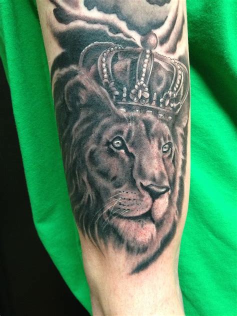 Lion With Crown Tattoo Lion Crown Tattoo Crown Tattoo Cool Chest