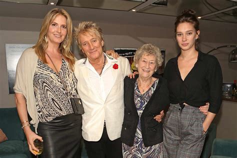 Rod Stewart Brings 94 Year Old Sister On Stage For Surprise Duet