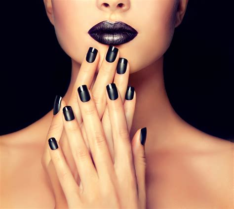 5 Black And White Nail Art Ideas Your Customers Will Love