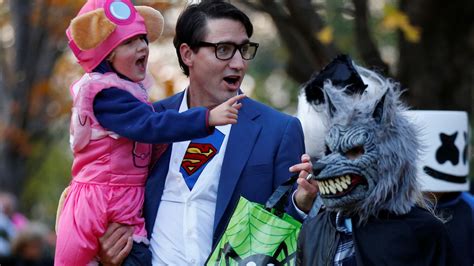 Video Pour Halloween Justin Trudeau Se Prend Pour Superman