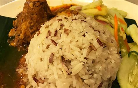ناسي داڬڠ, trader's rice) is a malaysian dish consisting of rice steamed in coconut milk, fish curry and extra ingredients such as pickled cucumber and carrots.2. Nasi Dagang In Village Park Restaurant | TasteAtlas ...
