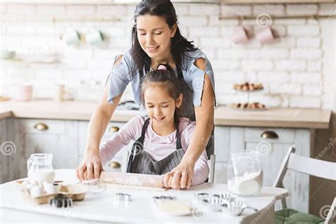 Mom Teaching Daughter How To Use Rolling Pin Stock Image Image Of