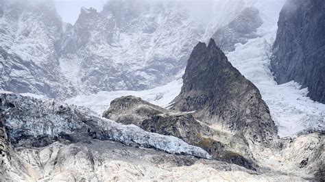 Giant Glacier On Mont Blanc Is In Danger Of Collapse Experts Warn
