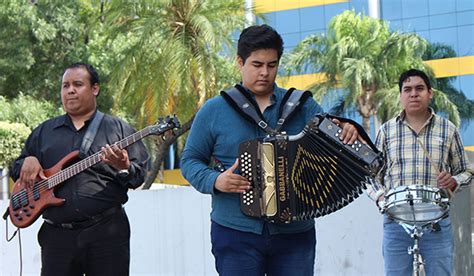 La uanl ofrece una formación integral a los estudiantes mediante diversas actividades artísticas, culturales, de salud, acción social, desarrollo sustentable, talentos, competencias y de identidad. Disfrutan fiesta musical en los campus de la UANL ...