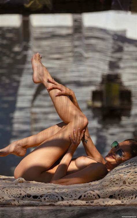 Der Bachelor Star Mimi Gwozdz Posiert Nackt F R Den Playboy Fotos