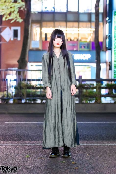 Minimalist Japanese Street Fashion W Long Black Hair Style Vintage