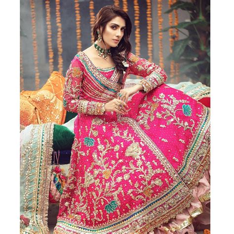 She was the first popular celebrity who had the most elaborate wedding function. Stunning Latest Bridal Dresses 2020 Features Ayeza Khan in ...