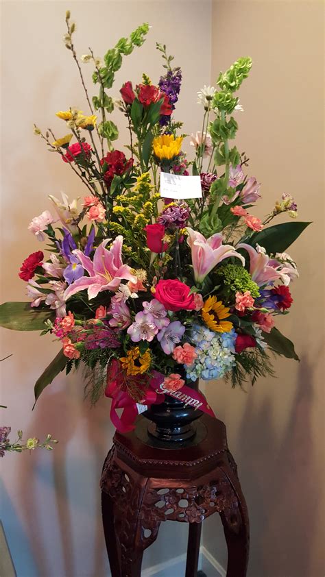 Traditional Mixed Floral Urn Design Deluxe Shown In Beverly Ma