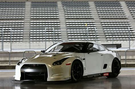 Very beautiful and dynamic car in the racing and drifting car category. -Nissan GTR- | Custom & Modified Cars