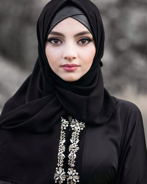 Pin By Nauvari Kashta Saree On Hijabi Queens Beautiful Hijab Arabian Beauty Women Arab Girls
