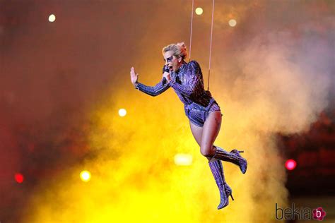 Lady Gaga Cantando Suspendida En El Aire Durante Su Actuaci N En La Super Bowl Todas Las