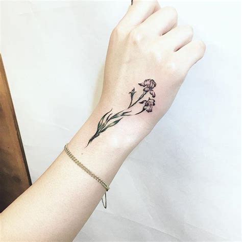 70 Tatuagens de Flores Criativas (só as mais lindas!)