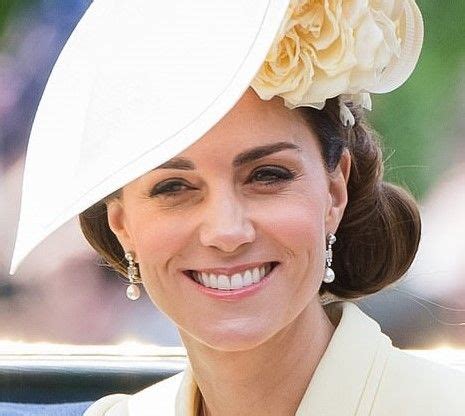 Bahrain Pearl Earrings Queen Elizabeth II Royal Tiaras Royal Jewels