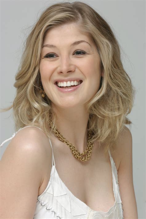 rosamund pike biografía películas series fotos vídeos y noticias estamos rodando