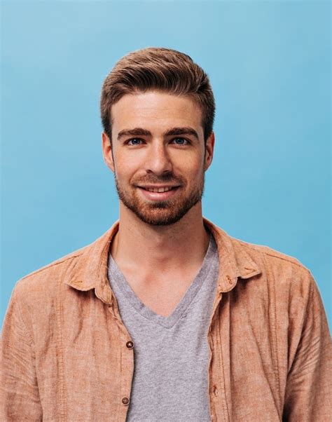 This style will make your face look longer and traits appear sharper. 90 Best Hairstyles for Square Faces - (Looks to Try in 2021)