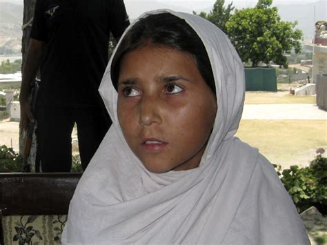 Pakistani Cops Girl Forced To Wear Suicide Vest Cbs News