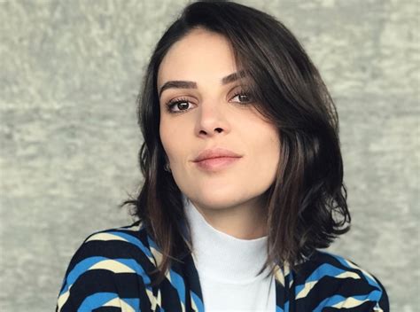 Her birthday, what she did before fame, her family life, fun trivia facts, popularity rankings, and more. Esposa de Junior Lima sofre acidente dentro de casa e vai ...