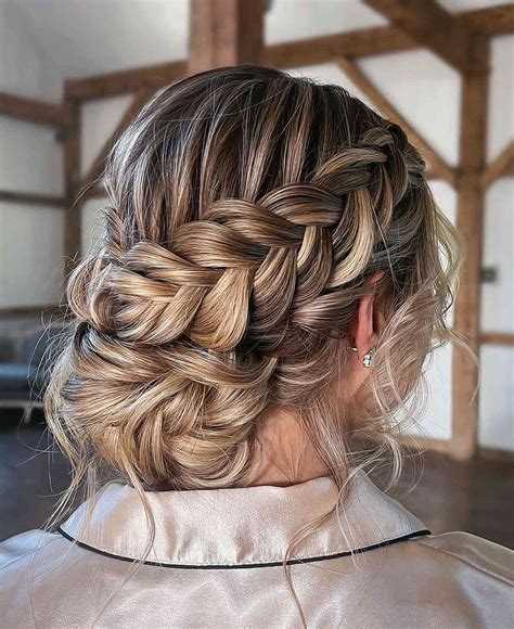 22 Super Easy Updos For Beginners To Try In 2022