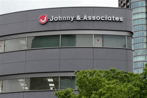 Johnny & associates is a japanese talent agency, formed by johnny kitagawa in 1962, which trains and promotes groups of male entertainers kn. sirabee20190704johnnys5 - ニュースサイトしらべぇ