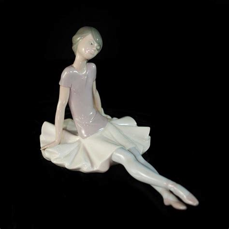 Lladro Sitting Ballerina Figurine