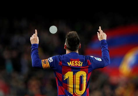 Lionel messi salary 2020 : Lionel Messi Salary 2020 / Messi Confirms Barcelona Stars Will Take Pay Cut Help Pay Wages Of ...